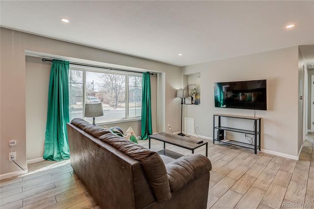 6733 S Ash Way, Centennial, CO 80122