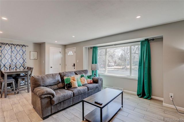 6733 S Ash Way, Centennial, CO 80122