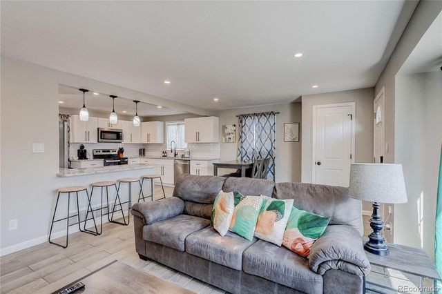 6733 S Ash Way, Centennial, CO 80122