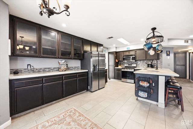 5706 Antigua Drive, Bakersfield, CA 93313