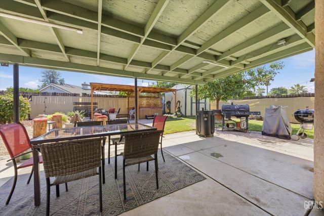 5706 Antigua Drive, Bakersfield, CA 93313