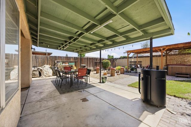 5706 Antigua Drive, Bakersfield, CA 93313