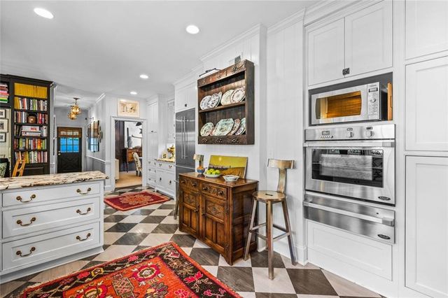 521 Heyward NW Circle, Marietta, GA 30064