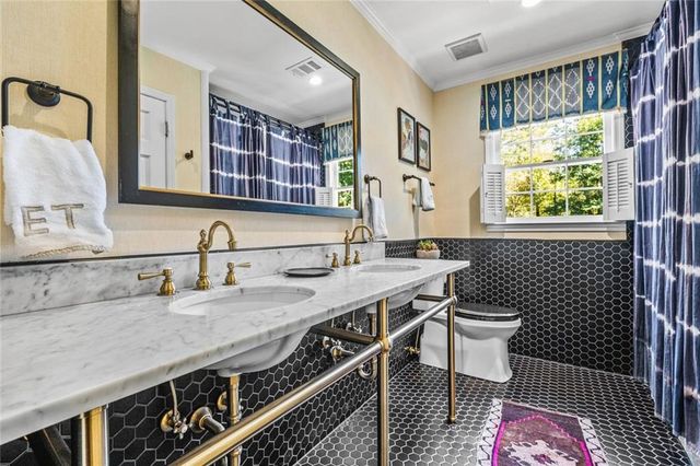 521 Heyward NW Circle, Marietta, GA 30064