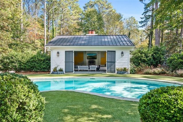 521 Heyward NW Circle, Marietta, GA 30064