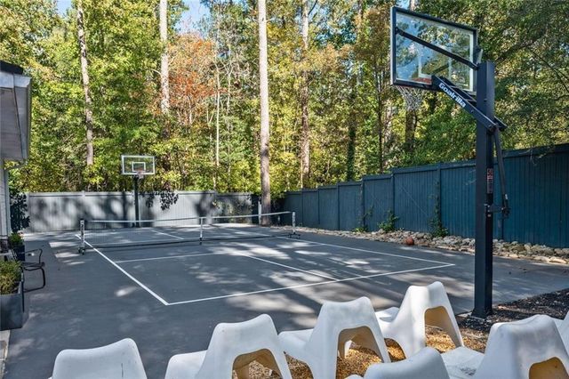 521 Heyward NW Circle, Marietta, GA 30064