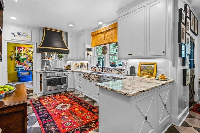 521 Heyward NW Circle, Marietta, GA 30064