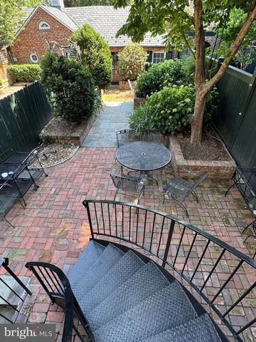 3338 RESERVOIR RD NW, Washington, DC 20007