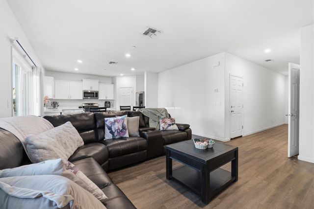 1660 Silvershire Dr, Stockton, CA 95206