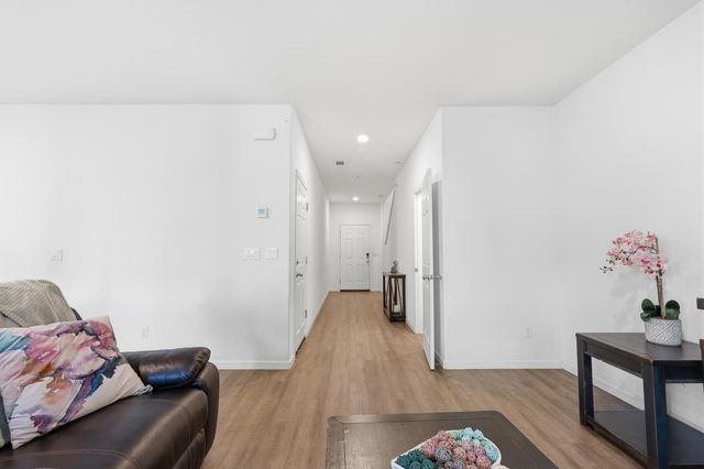 1660 Silvershire Dr, Stockton, CA 95206