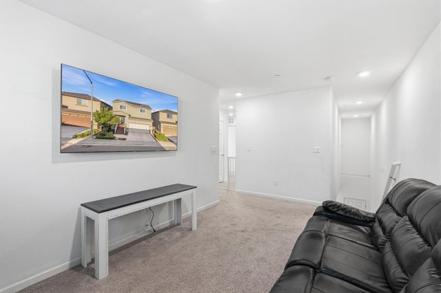 1660 Silvershire Dr, Stockton, CA 95206