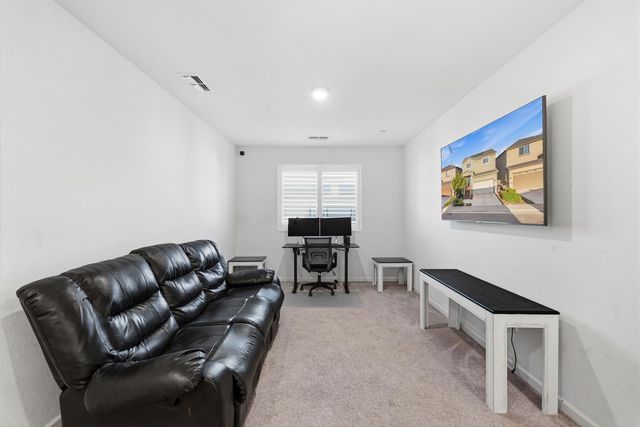 1660 Silvershire Dr, Stockton, CA 95206