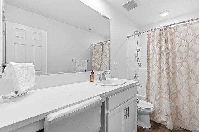 1660 Silvershire Dr, Stockton, CA 95206