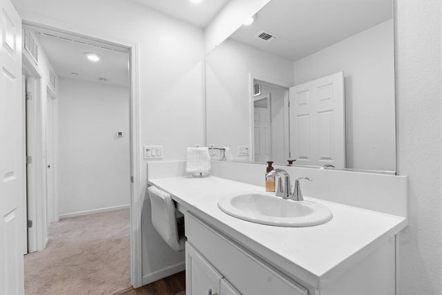 1660 Silvershire Dr, Stockton, CA 95206