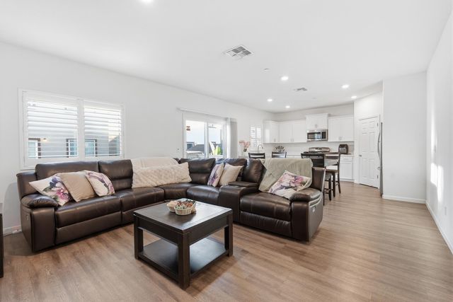 1660 Silvershire Dr, Stockton, CA 95206