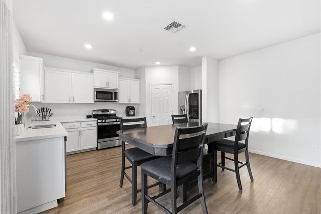 1660 Silvershire Dr, Stockton, CA 95206