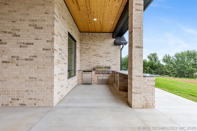 12216 Reflection Pointe Drive, Kingston, OK 73439