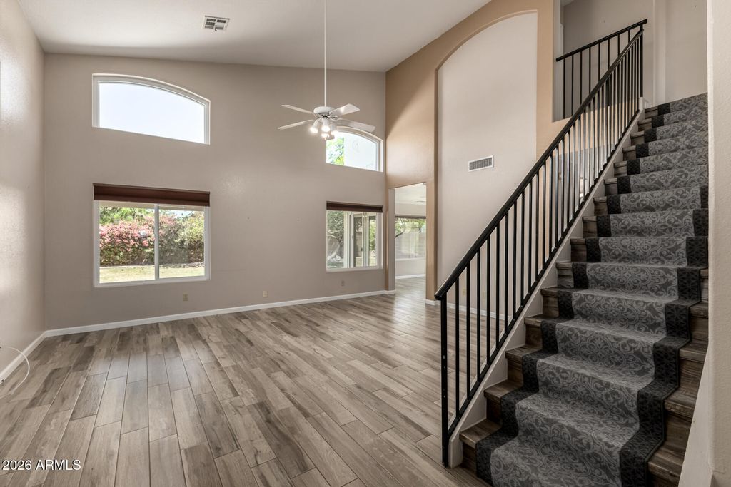 Image 4 of property listing at 21961 N 69TH Avenue, Glendale, AZ 85310