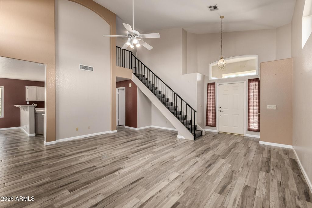 Image 5 of property listing at 21961 N 69TH Avenue, Glendale, AZ 85310