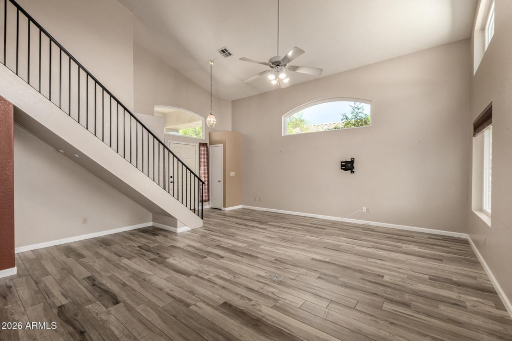 Image 6 of property listing at 21961 N 69TH Avenue, Glendale, AZ 85310