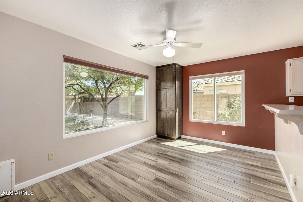 Image 8 of property listing at 21961 N 69TH Avenue, Glendale, AZ 85310