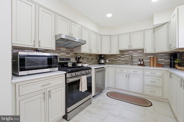 1435 WINDSOR PARK LN, Havertown, PA 19083