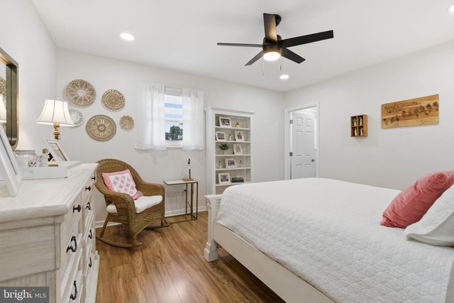 1435 WINDSOR PARK LN, Havertown, PA 19083