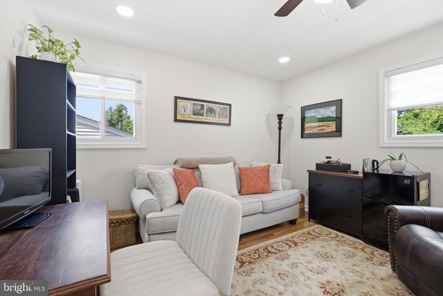 1435 WINDSOR PARK LN, Havertown, PA 19083