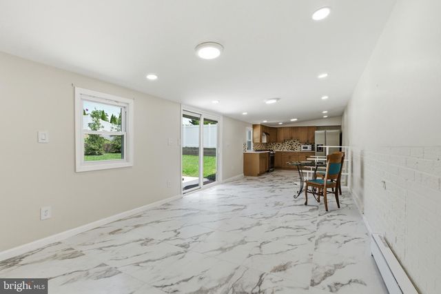 1435 WINDSOR PARK LN, Havertown, PA 19083