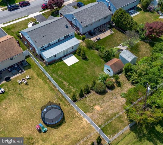 1435 WINDSOR PARK LN, Havertown, PA 19083