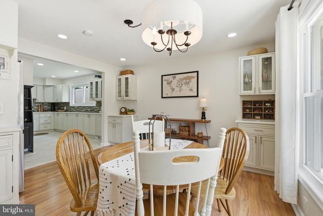 1435 WINDSOR PARK LN, Havertown, PA 19083