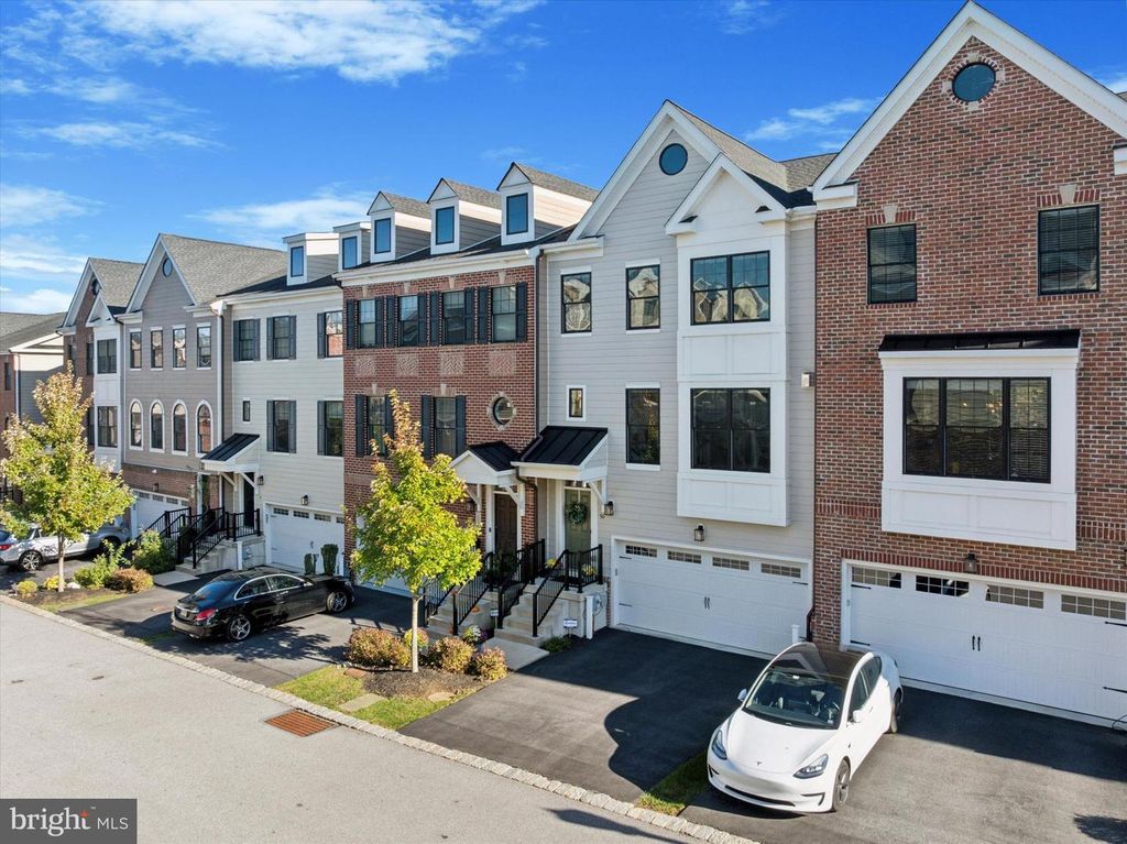50 PARKVIEW CIR, Wayne, PA 19087