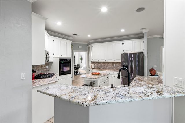 301 Saint Andrews Drive, Mabank, TX 75156