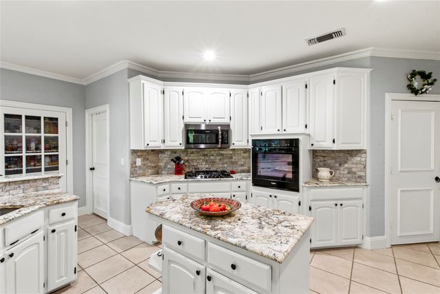 301 Saint Andrews Drive, Mabank, TX 75156