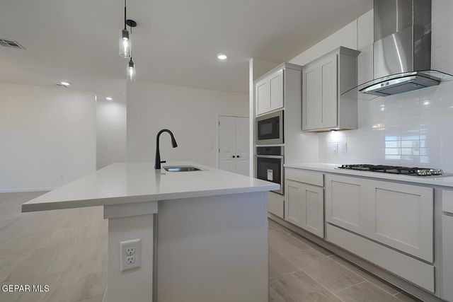 13737 CENTRO VISTA Avenue, Horizon City, TX 79928