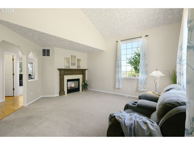 16023 TRAIL Dr, Oregon City, OR 97045