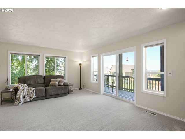16023 TRAIL Dr, Oregon City, OR 97045