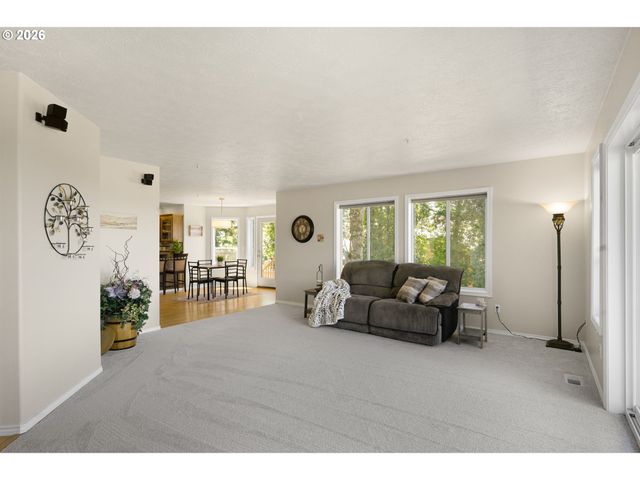 16023 TRAIL Dr, Oregon City, OR 97045