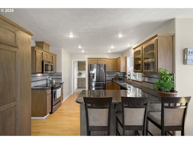 16023 TRAIL Dr, Oregon City, OR 97045