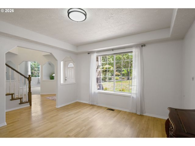 16023 TRAIL Dr, Oregon City, OR 97045
