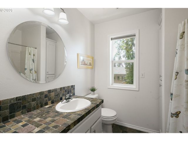 16023 TRAIL Dr, Oregon City, OR 97045