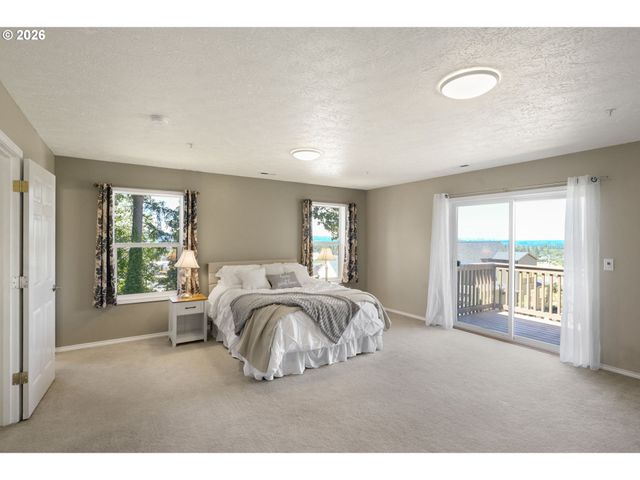 16023 TRAIL Dr, Oregon City, OR 97045