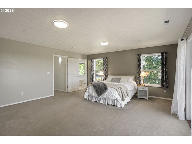 16023 TRAIL Dr, Oregon City, OR 97045