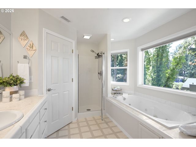 16023 TRAIL Dr, Oregon City, OR 97045