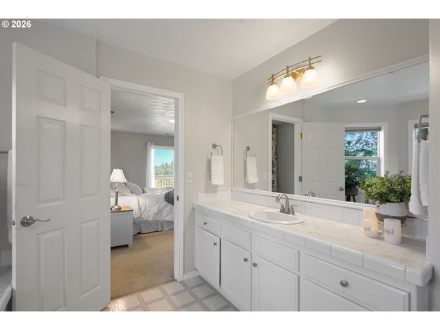 16023 TRAIL Dr, Oregon City, OR 97045