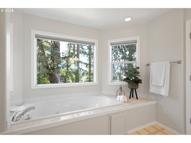 16023 TRAIL Dr, Oregon City, OR 97045