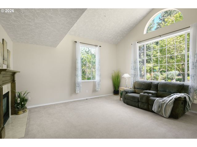 16023 TRAIL Dr, Oregon City, OR 97045