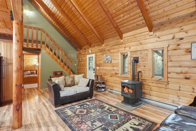 691 Peenpack Trail, Sparrowbush, NY 12780