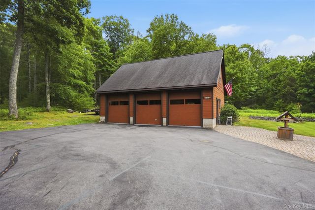691 Peenpack Trail, Sparrowbush, NY 12780