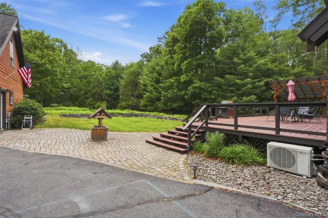 691 Peenpack Trail, Sparrowbush, NY 12780